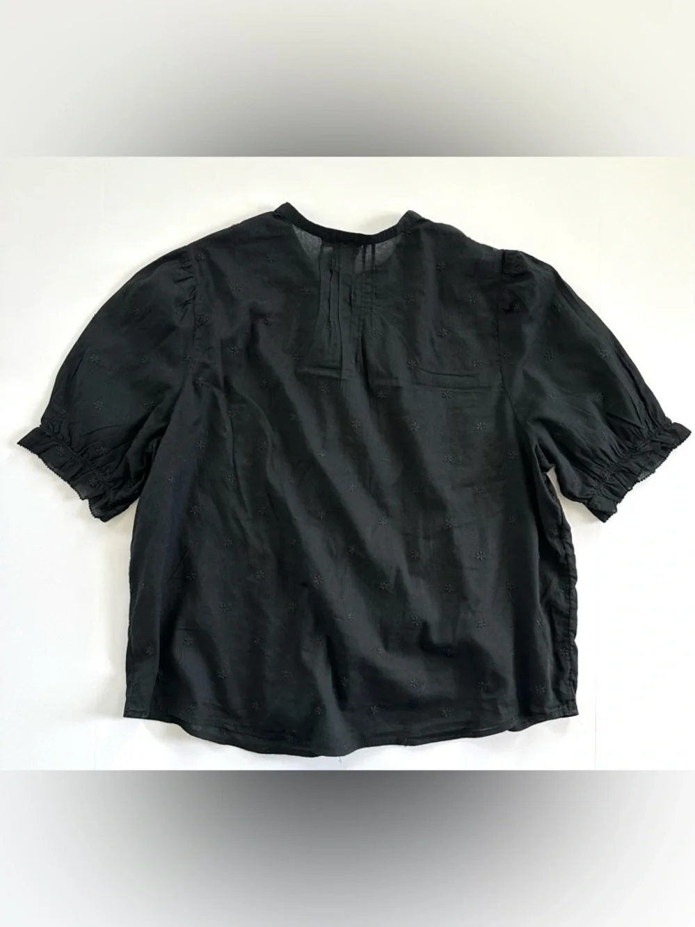 GAP Embroidered Ruffle Pintuck Shirt in Black | XL | GUC - Picture 2 of 9